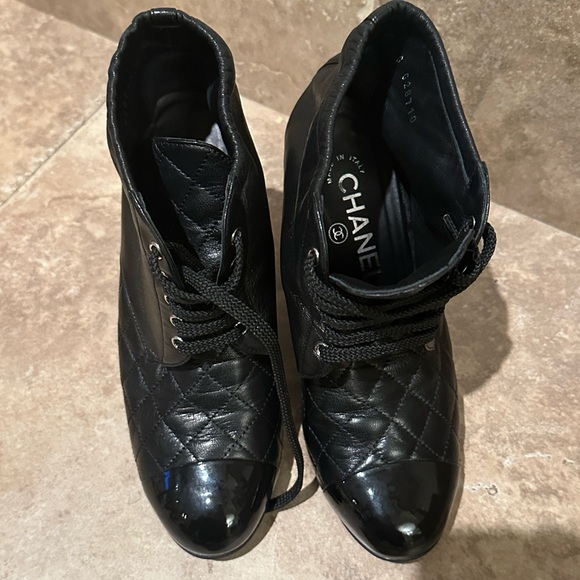 Chanel Interlocking CC Logo Leather Lace-Up Boots size 36.5 Great condition - Picture 12 of 15